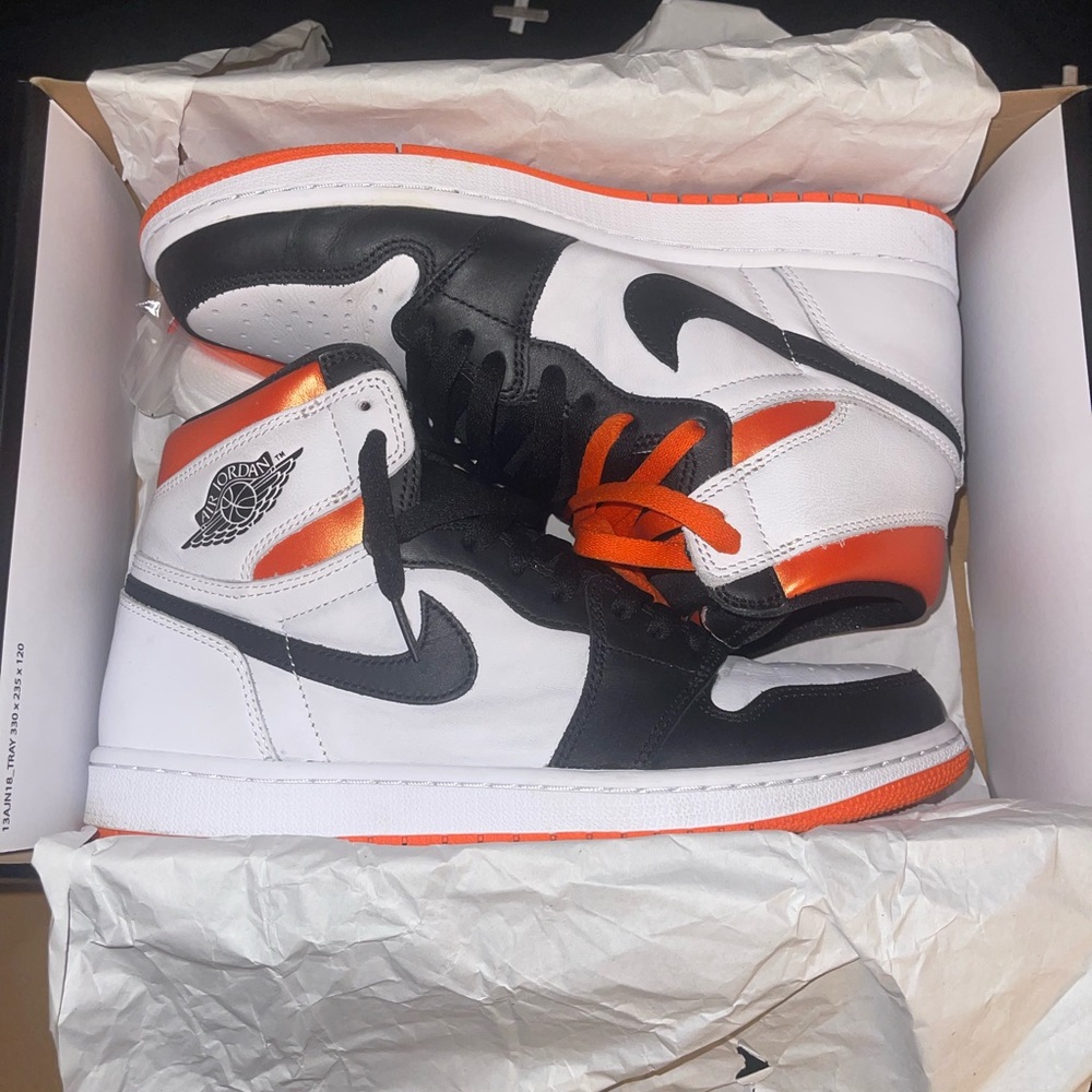 Jordan 1 Electric Orange Size 10 Mens